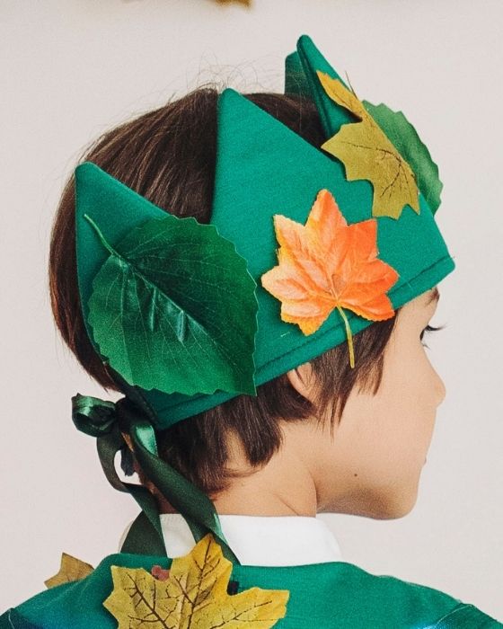 Green Autumn Wreath with Leaves