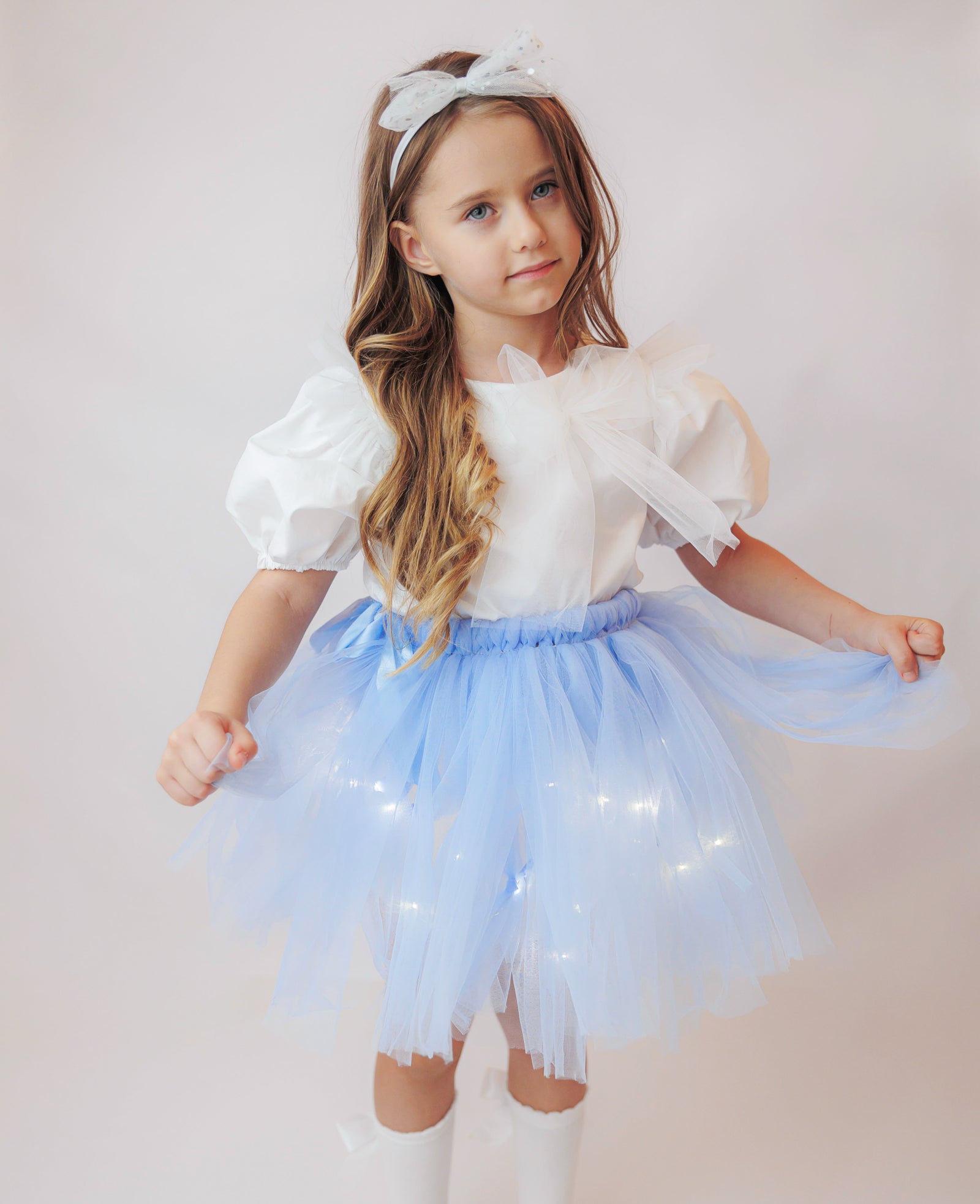 Fustița cu Luminițe, Bleu