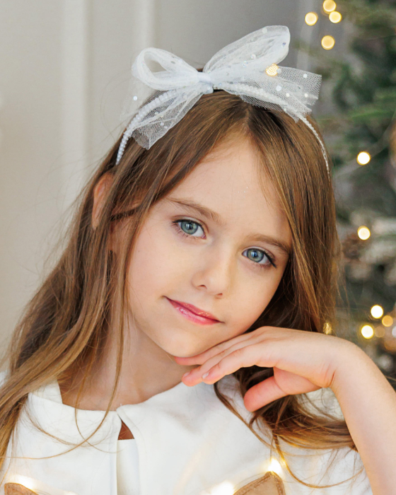 Bentiță cu Perle și Fundiță Albă cu Sclipici