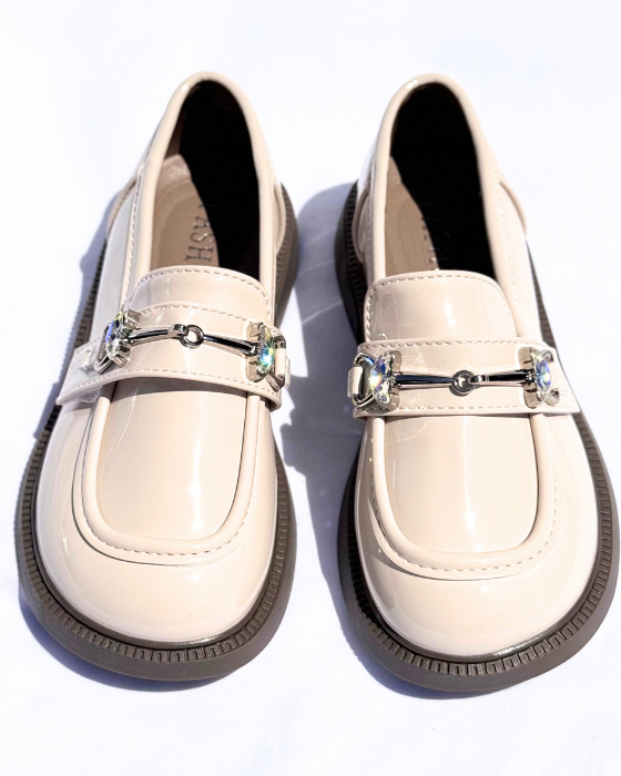 Shoes with small stones, for autumn - winter, durable