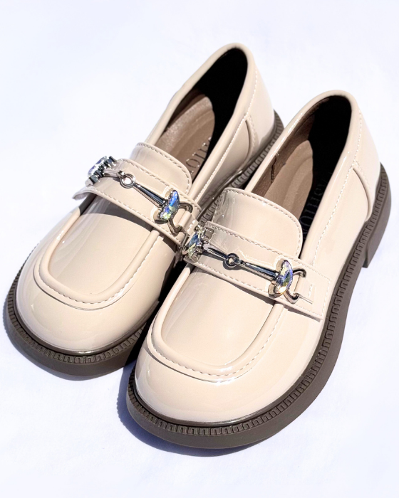 Shoes with small stones, for autumn - winter, durable