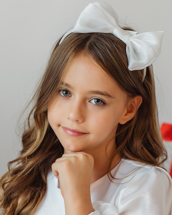 Bentiță cu Fundiță Albă Elegantă