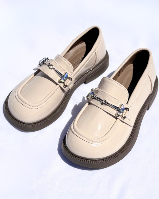 Shoes with small stones, for autumn - winter, durable