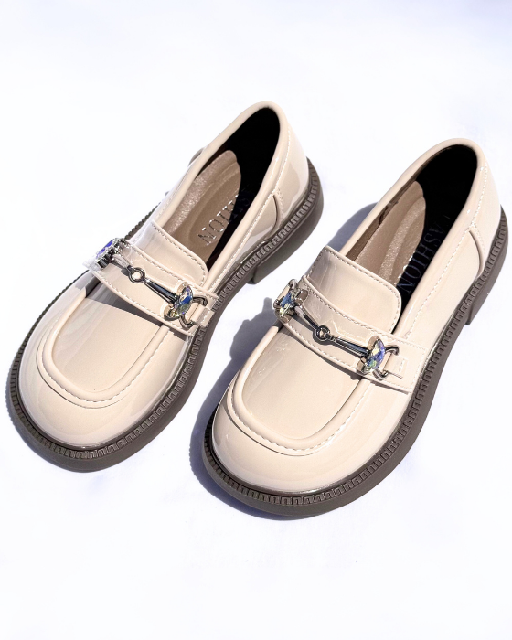 Shoes with small stones, for autumn - winter, durable