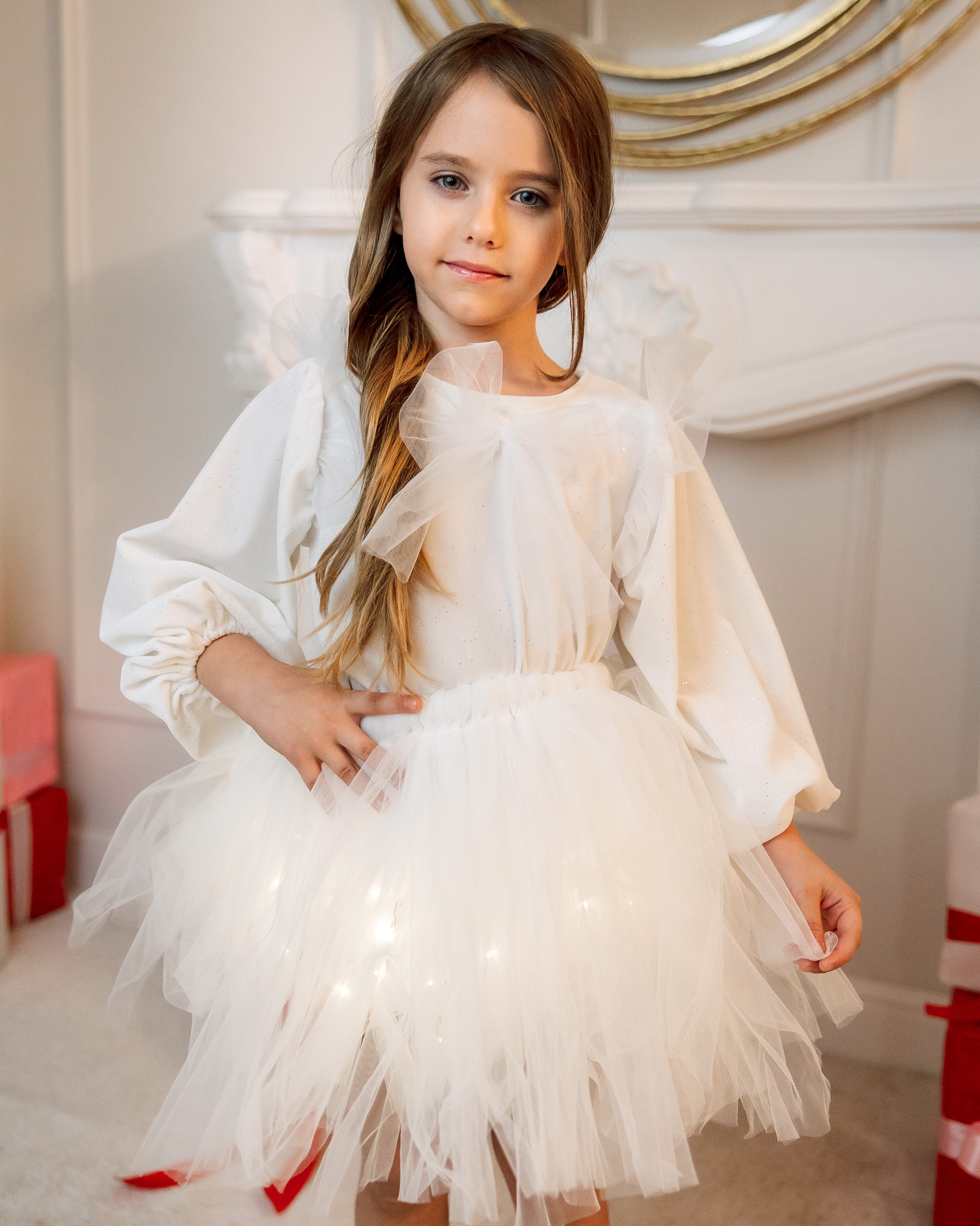 Fustița cu Luminițe, Albă Pură